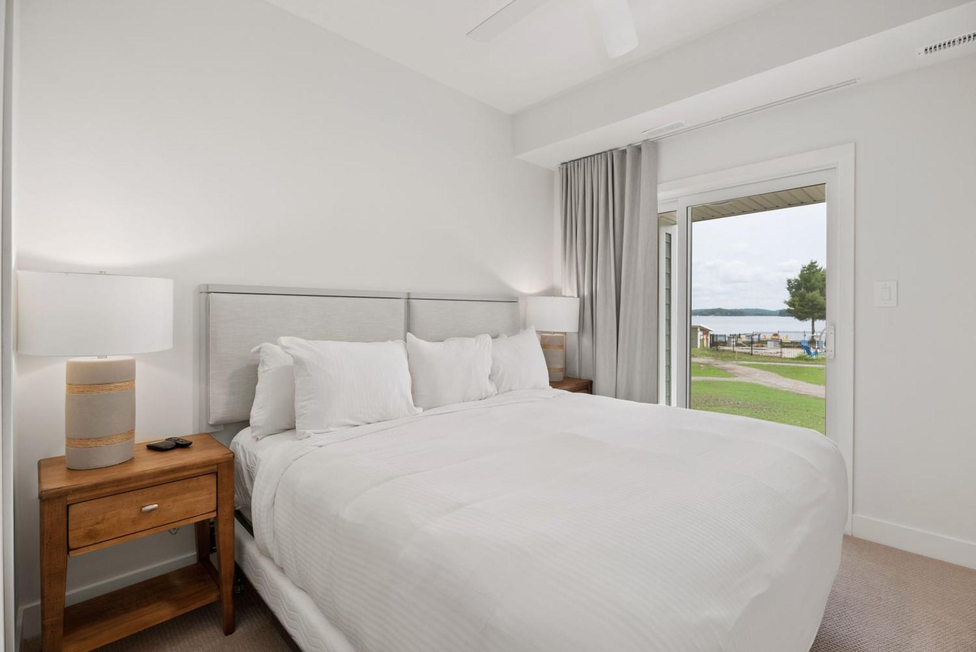 Touchstone Resort Bracebridge Bagian luar foto