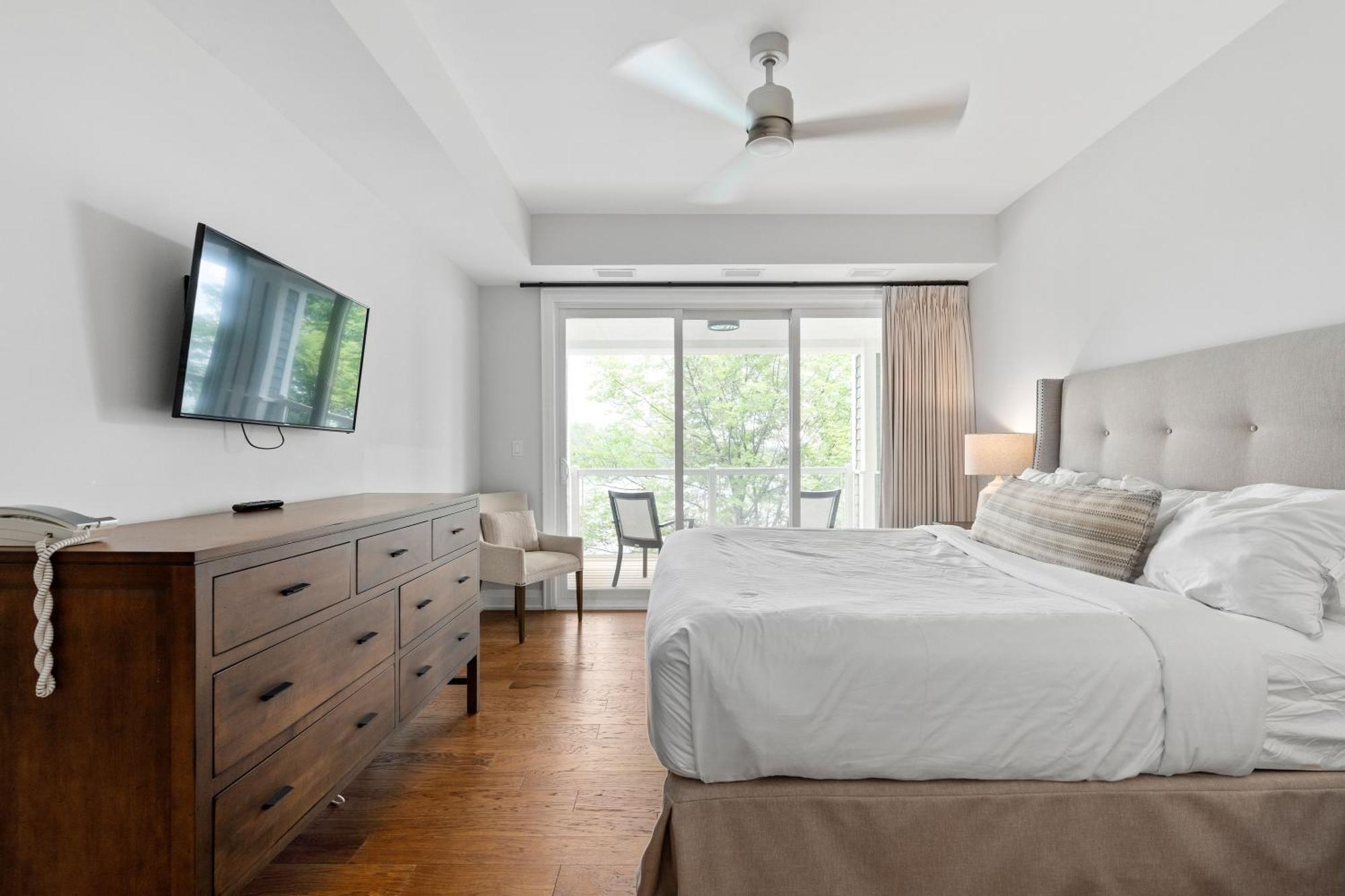 Touchstone Resort Bracebridge Bagian luar foto